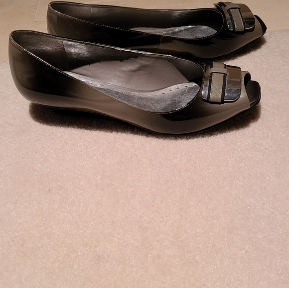 BCBG designer ombre gray patent leather low open toe wedge size 8 - Picture 2 of 7